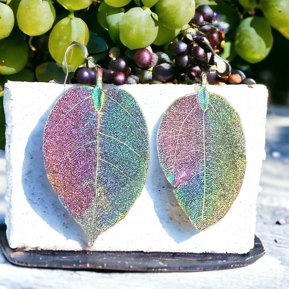 DELICATE Multicolor Electroplated Real Leaf Earrings - Picture 6 of 7